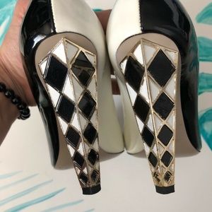 VIkTOR ROLF Harlequin Whimsical Heel Patent Pump EU 37.5